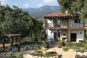 乐鱼体育-肯达尔-詹娜2300万购置牧场风格庄园 近期社媒晒拉伸照秀身材