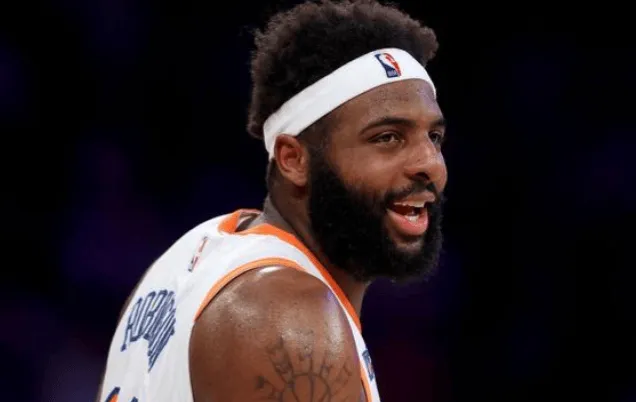 乐鱼app-布朗：米切尔-罗宾逊就是今日比赛的最佳防守球员