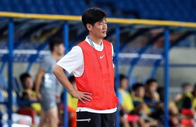 乐鱼体育平台-​国足上海集训第二天开练 16日将安排队内教学赛